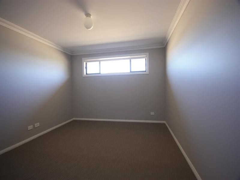 8 Lewis Street, Spring Farm NSW 2570