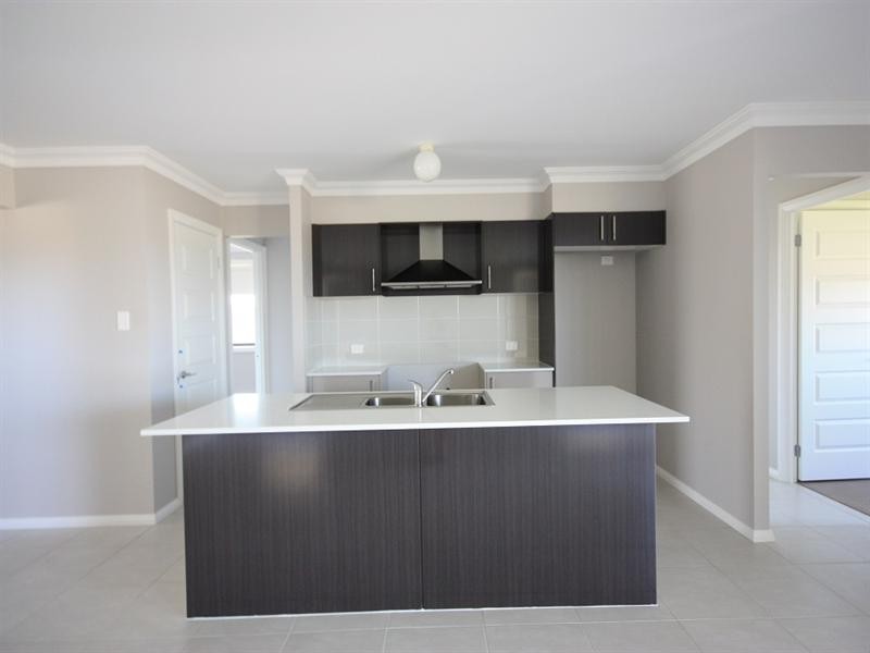 8 Lewis Street, Spring Farm NSW 2570