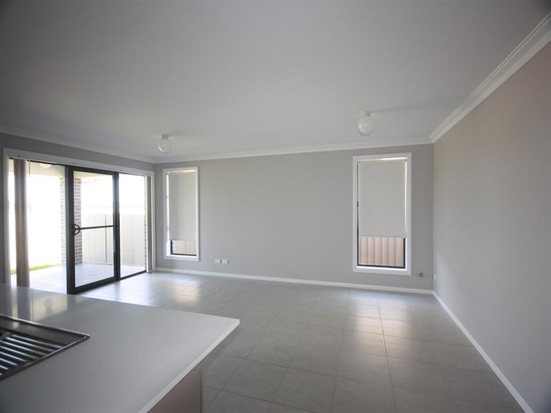 8 Lewis Street, Spring Farm NSW 2570