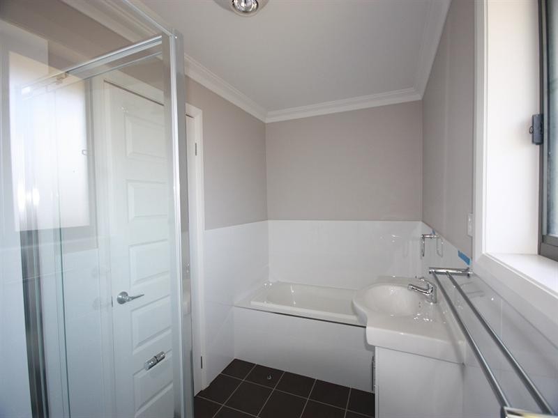 8 Lewis Street, Spring Farm NSW 2570