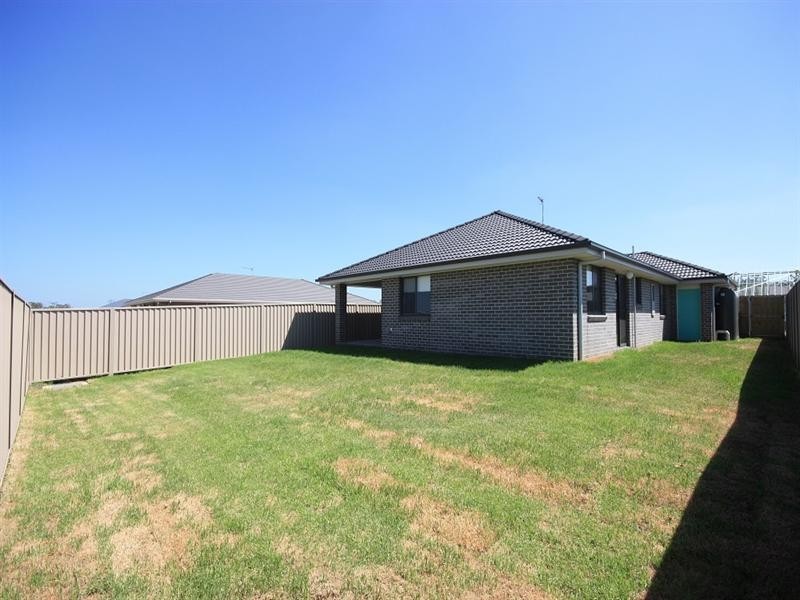 8 Lewis Street, Spring Farm NSW 2570