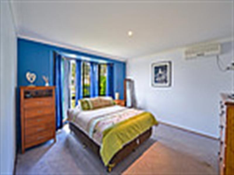 6` Dorcas Place, Rosemeadow NSW 2560