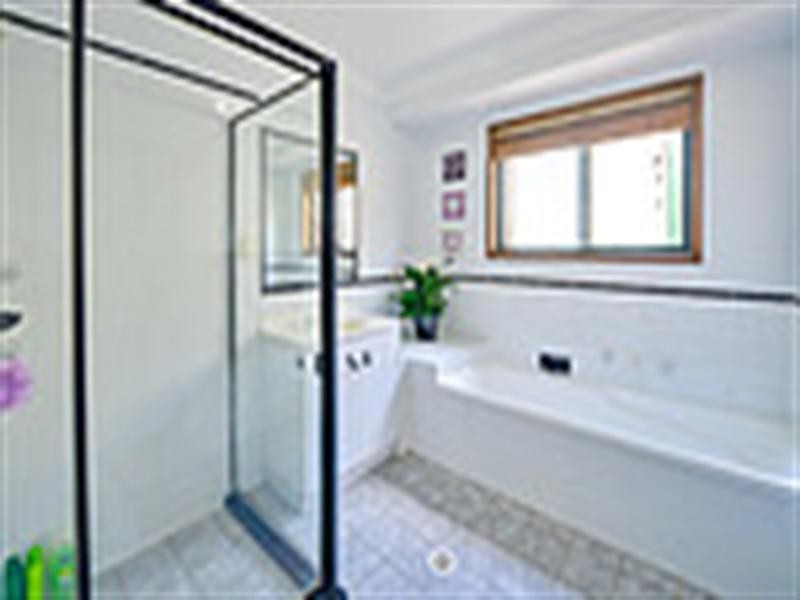 6` Dorcas Place, Rosemeadow NSW 2560