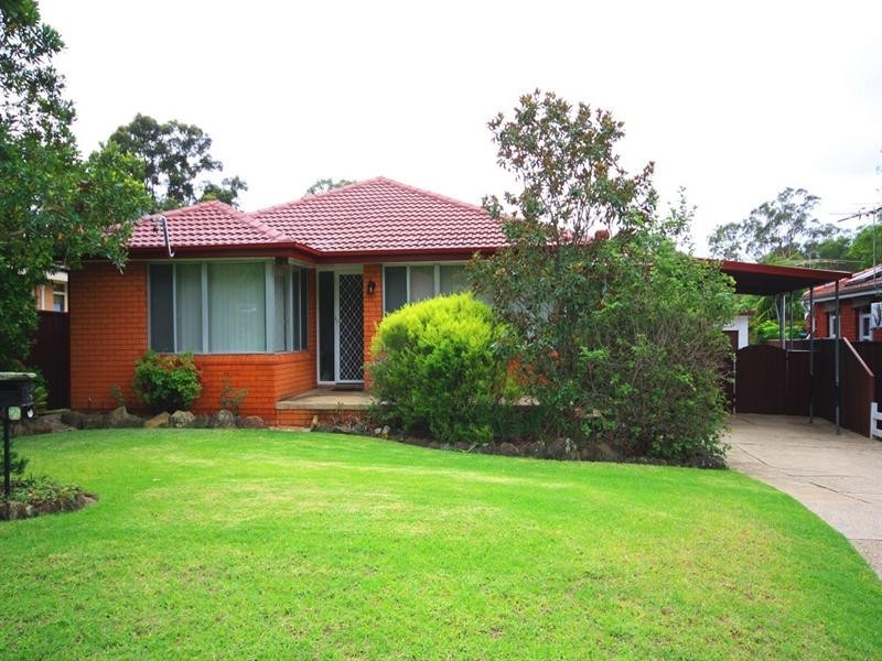 4 Hastings Place, Campbelltown NSW 2560
