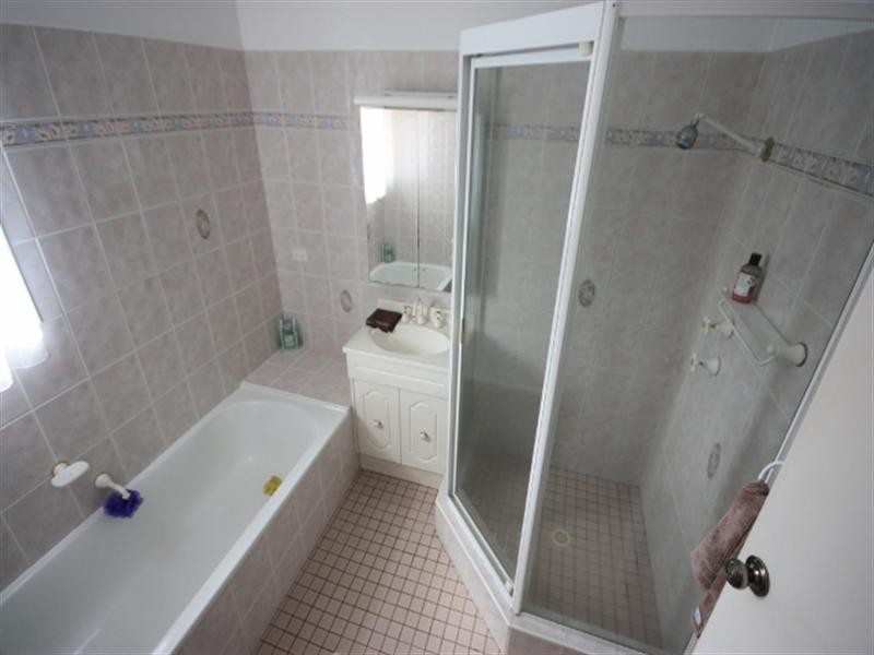 4 Hastings Place, Campbelltown NSW 2560