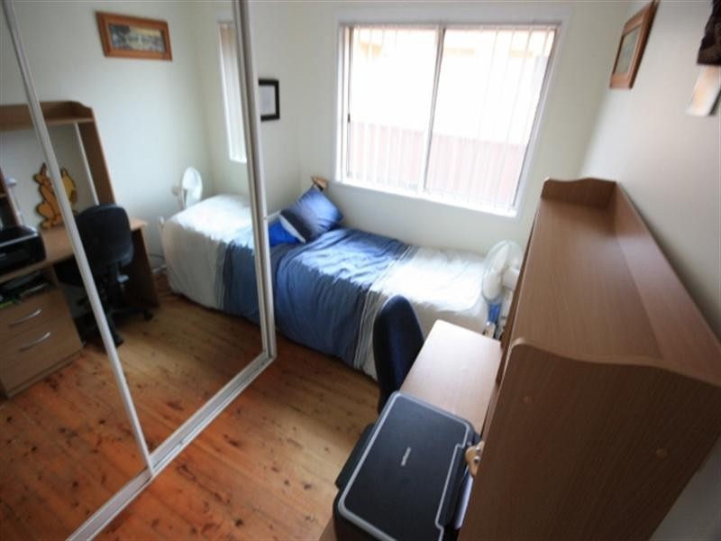 4 Hastings Place, Campbelltown NSW 2560