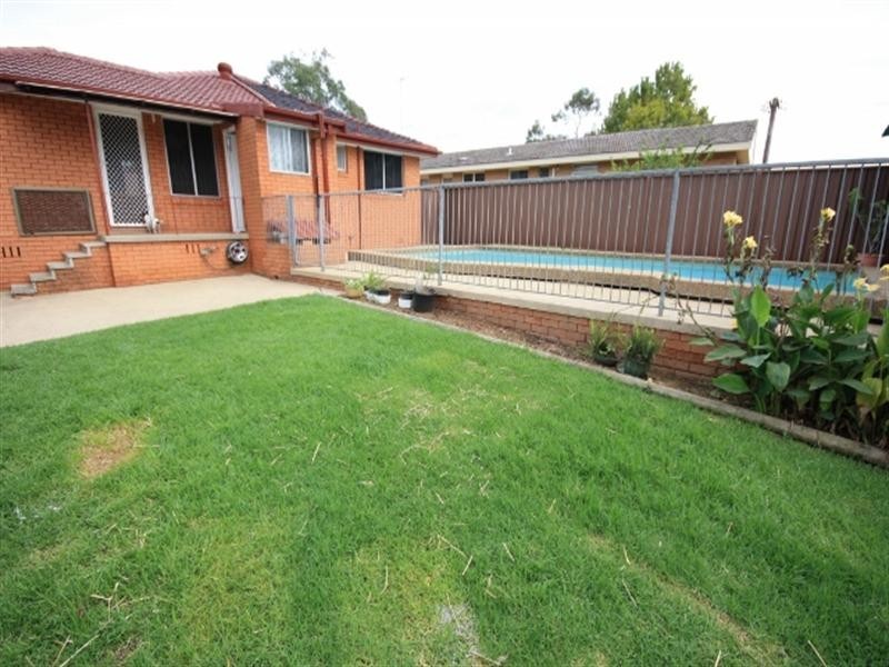 4 Hastings Place, Campbelltown NSW 2560