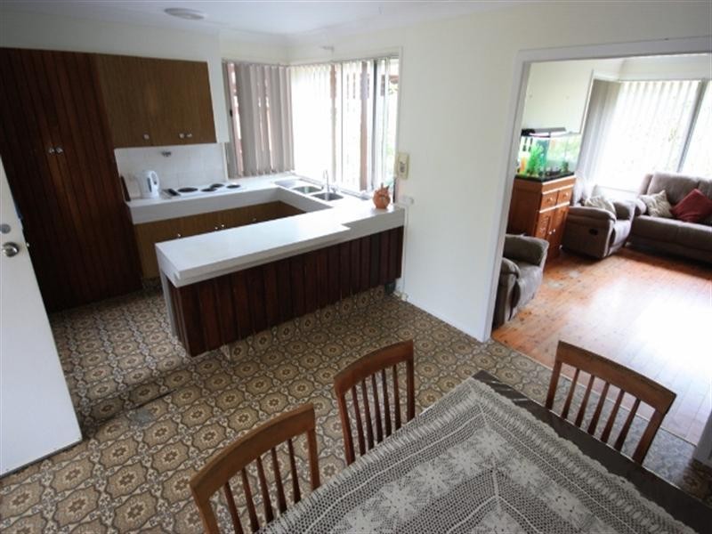 4 Hastings Place, Campbelltown NSW 2560