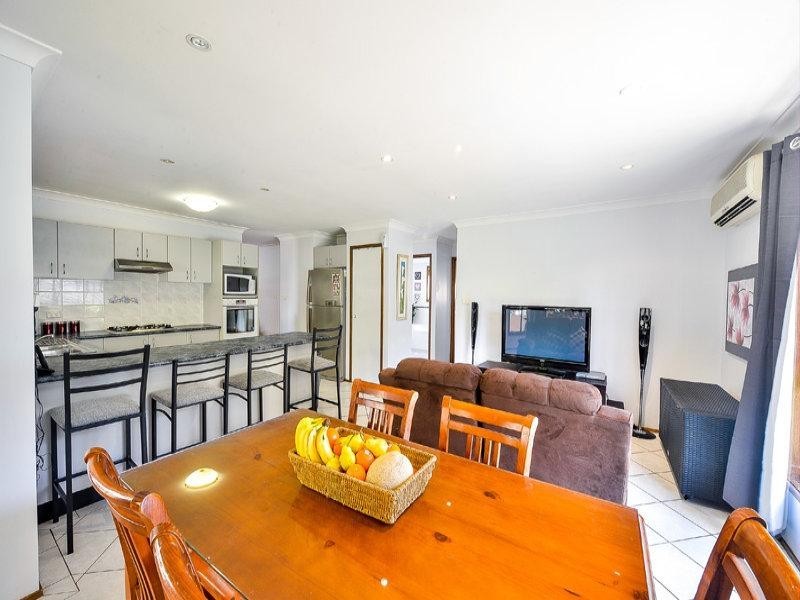 6 Dorcas Place, Rosemeadow NSW 2560