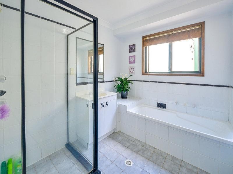 6 Dorcas Place, Rosemeadow NSW 2560