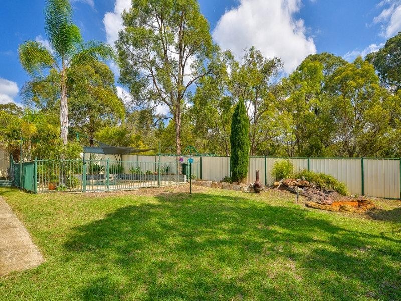 6 Dorcas Place, Rosemeadow NSW 2560