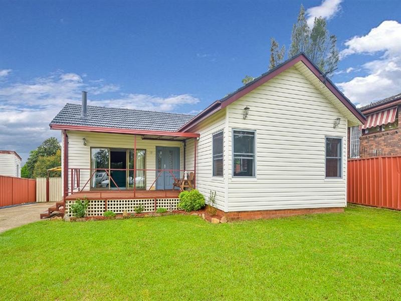 13 Hilltop Crescent, Campbelltown NSW 2560