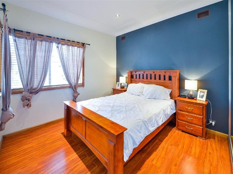 31 Hoddle Avenue, Campbelltown NSW 2560