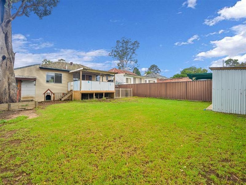 31 Hoddle Avenue, Campbelltown NSW 2560