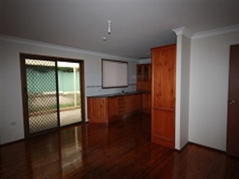 8 Norton Place, Minto NSW 2566