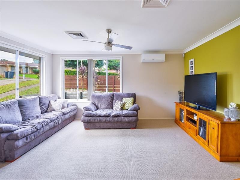 9 Scarus Place, Rosemeadow NSW 2560