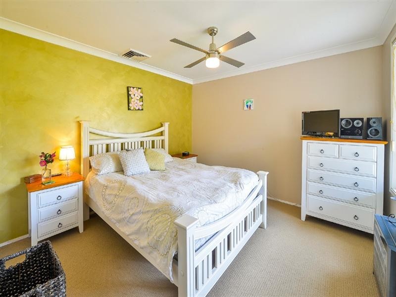 9 Scarus Place, Rosemeadow NSW 2560