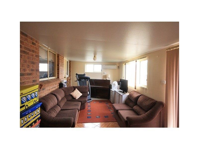 6 Anne Way, Macquarie Fields NSW 2564