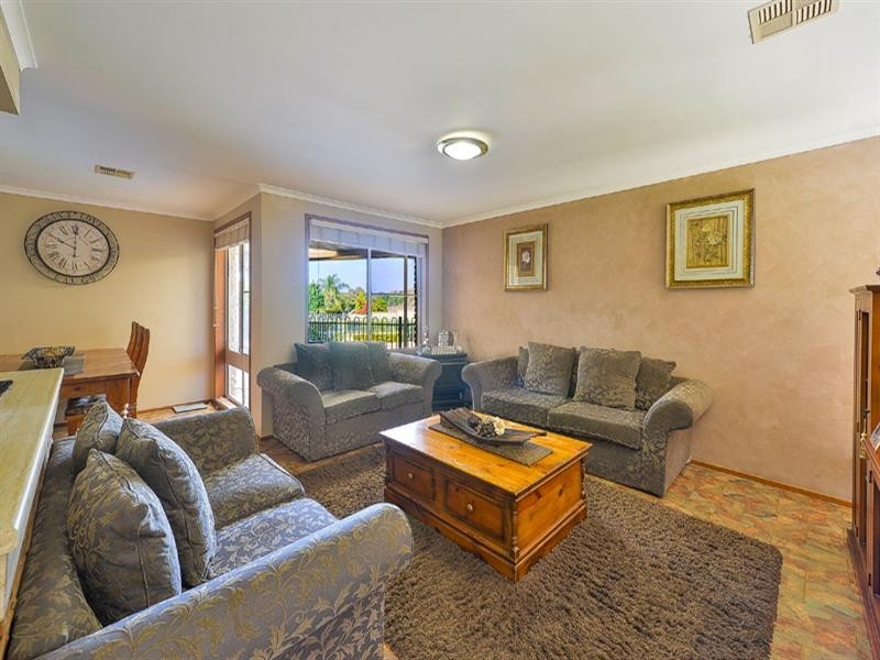 2 Mackenzie Place, Kearns NSW 2558