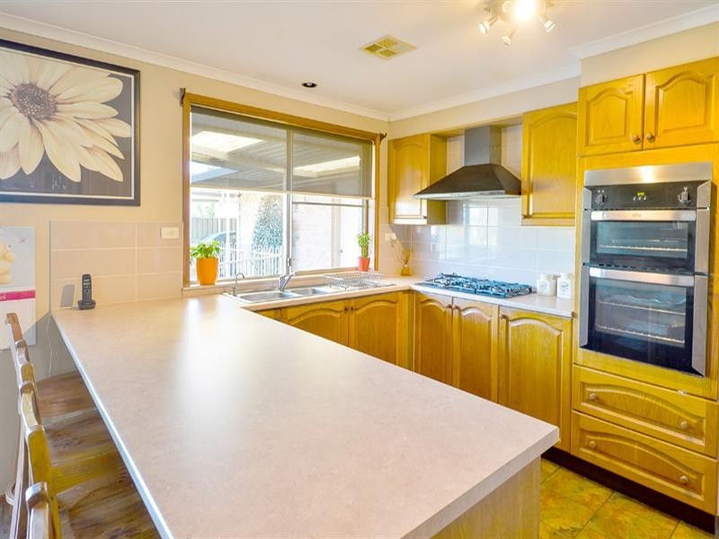 2 Mackenzie Place, Kearns NSW 2558