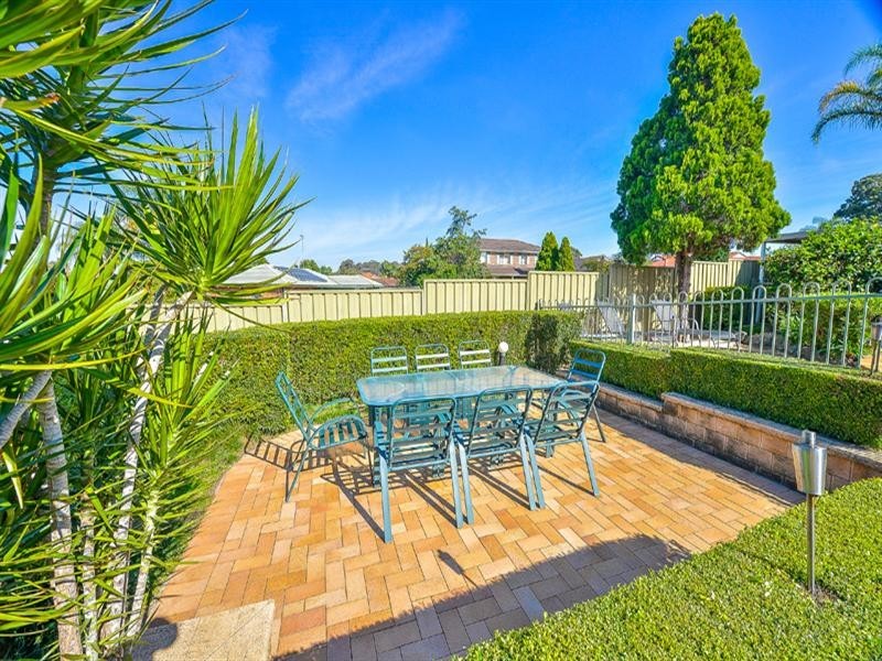 2 Mackenzie Place, Kearns NSW 2558
