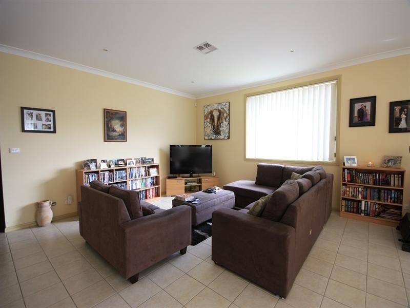 15 Lissanthe Street, Mount Annan NSW 2567