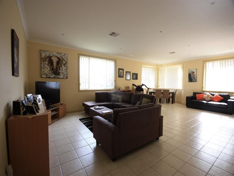 15 Lissanthe Street, Mount Annan NSW 2567
