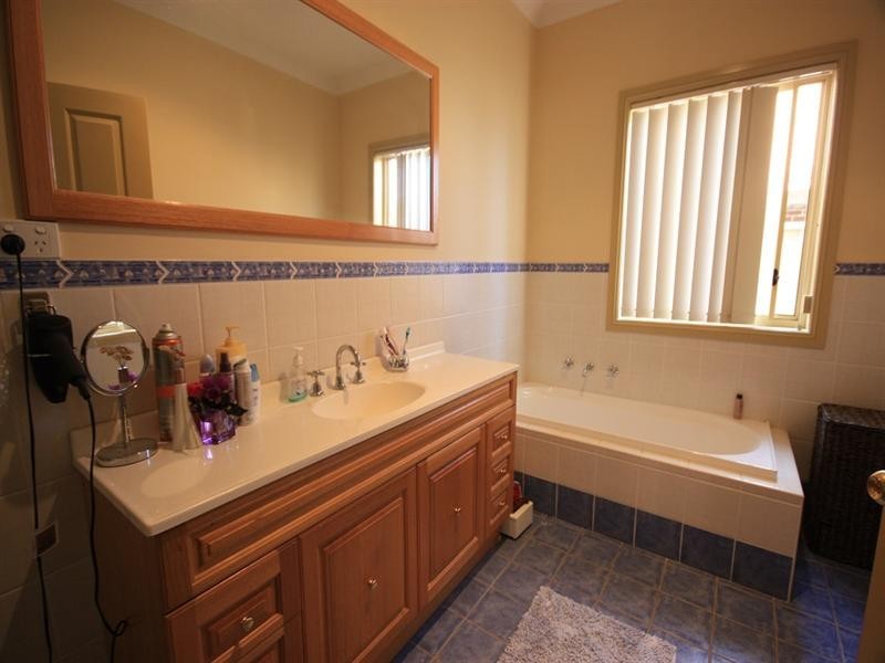 15 Lissanthe Street, Mount Annan NSW 2567