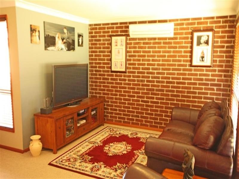 41 Columbia Street, Kearns NSW 2558