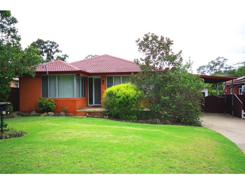 4 Hastings Place, Campbelltown NSW 2560