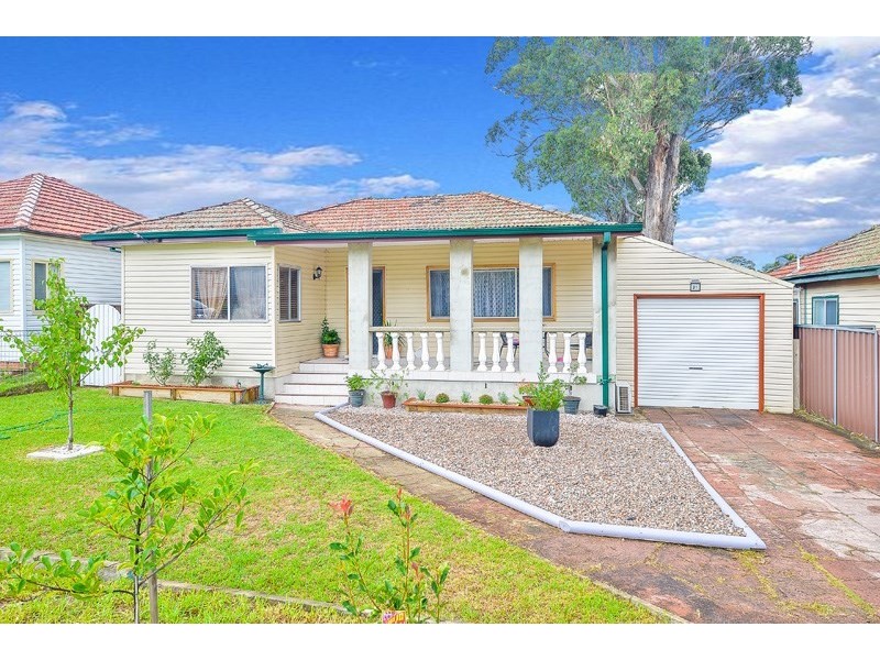 31 Hoddle Avenue, Campbelltown NSW 2560