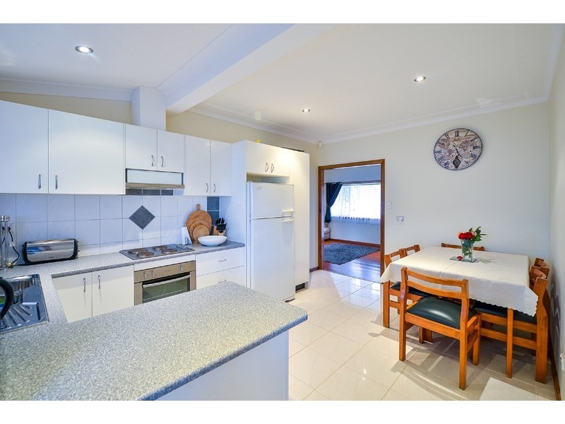31 Hoddle Avenue, Campbelltown NSW 2560
