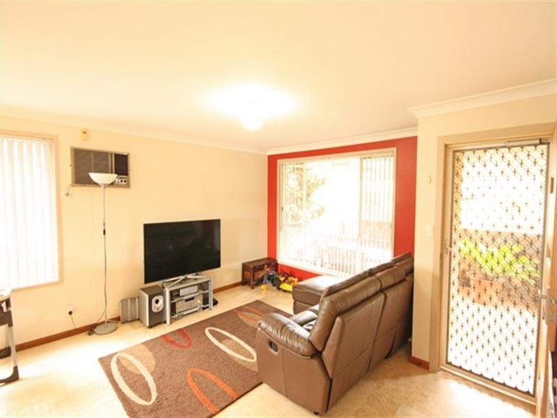 10 Casby Place, Ambarvale NSW 2560