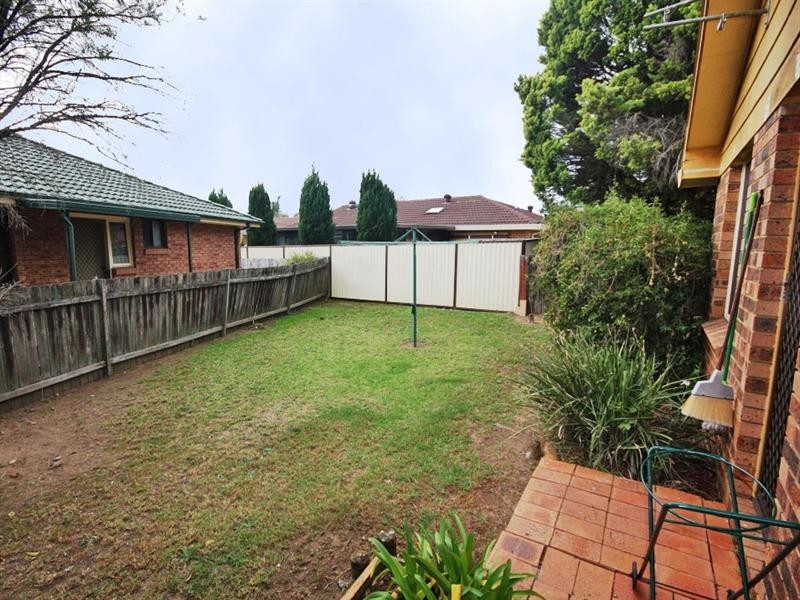4 Hall Place, Minto NSW 2566