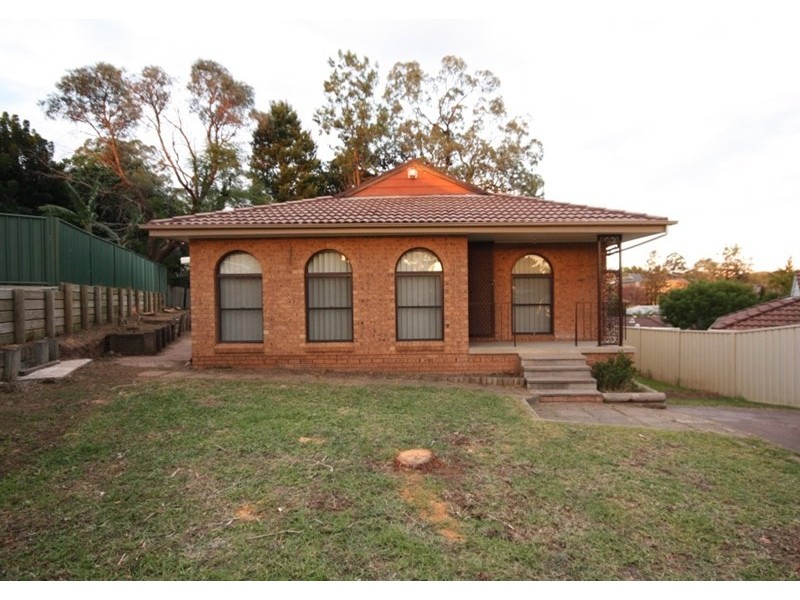 30 Thompson Close, Minto NSW 2566