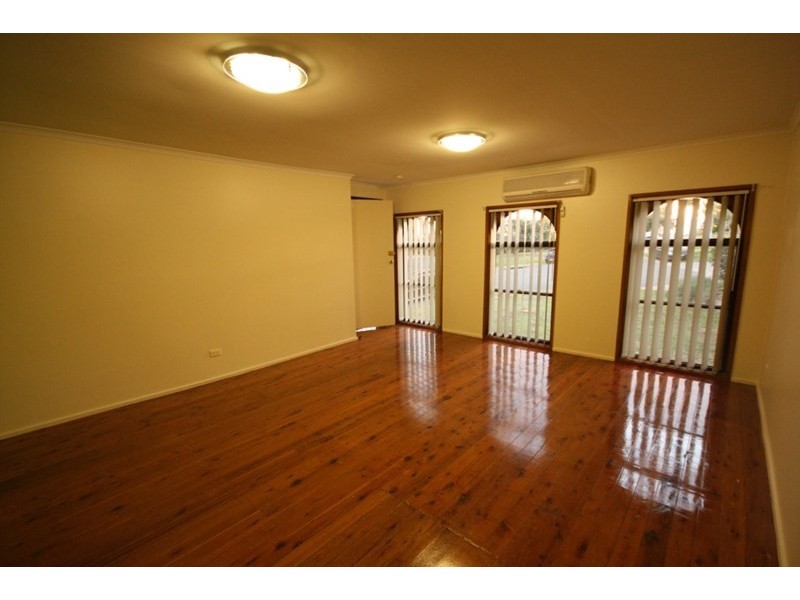 30 Thompson Close, Minto NSW 2566