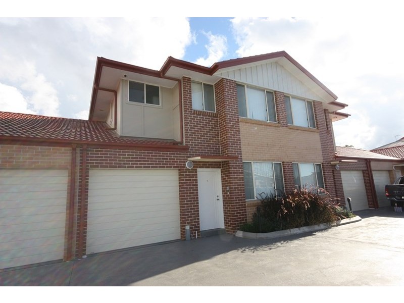 4/221A Waterworth Drive, Mount Annan NSW 2567