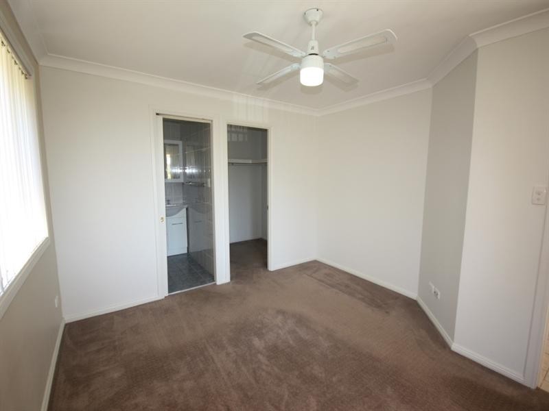 20 Merryweather Close, Minto NSW 2566