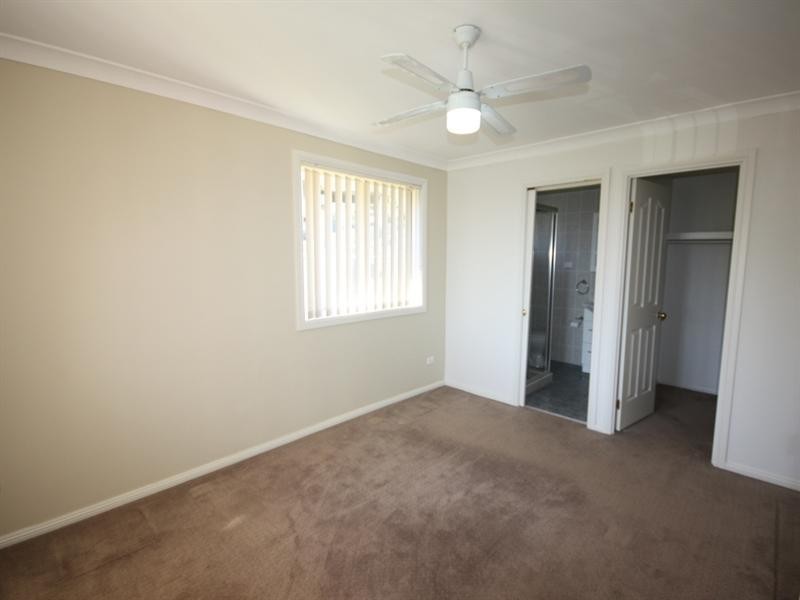 20 Merryweather Close, Minto NSW 2566