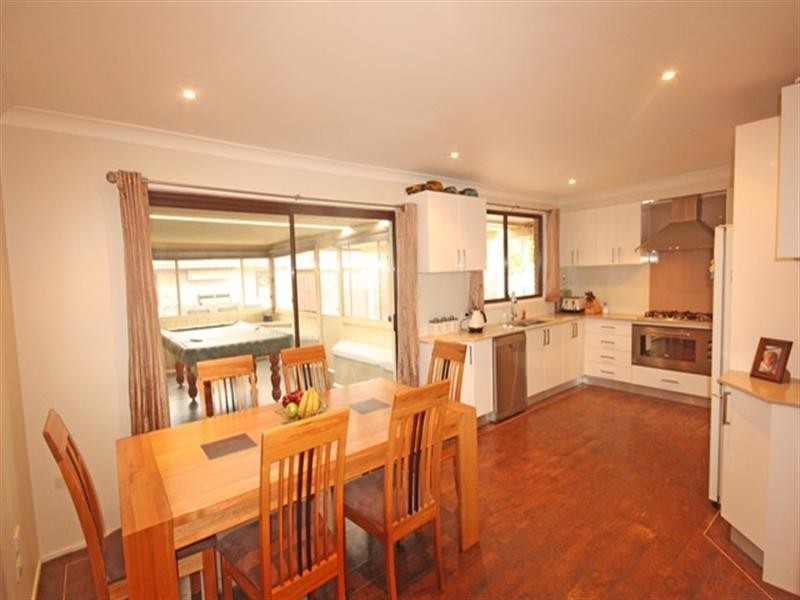 75 Hamlet Crescent, Rosemeadow NSW 2560