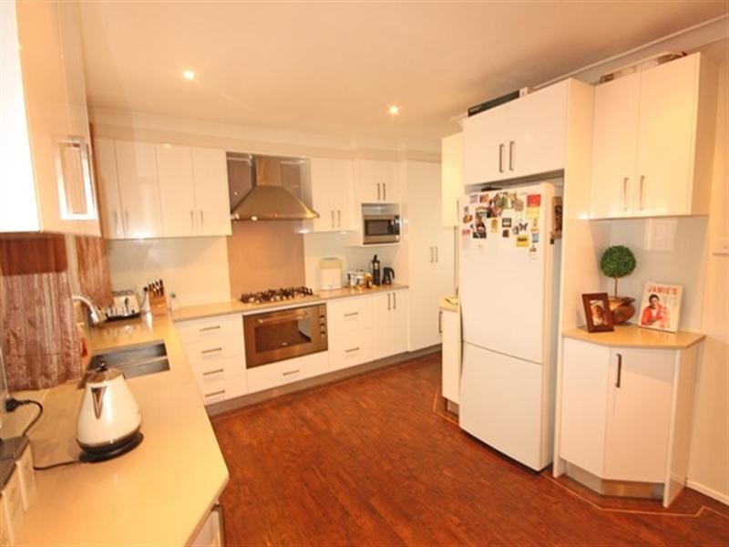 75 Hamlet Crescent, Rosemeadow NSW 2560