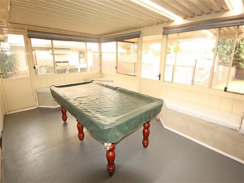 75 Hamlet Crescent, Rosemeadow NSW 2560