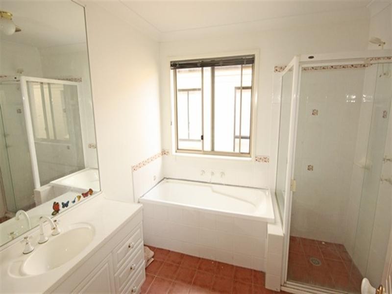 11 Mclaughlin Circuit, Bradbury NSW 2560