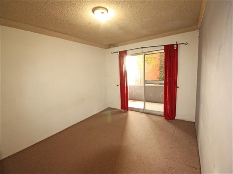 4/102 Dumaresq Street, Campbelltown NSW 2560