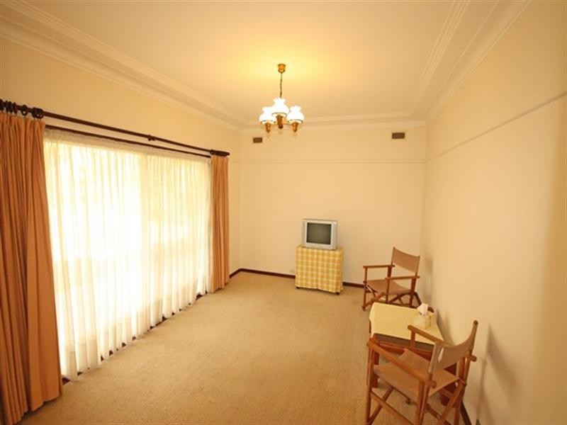 34 Farnsworth Avenue, Campbelltown NSW 2560