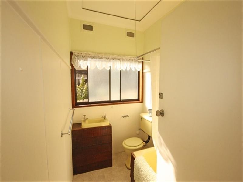 34 Farnsworth Avenue, Campbelltown NSW 2560