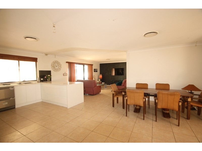 8 Pains Place, Currans Hill NSW 2567