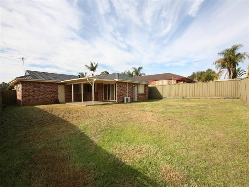 2 Oldsmobile Place, Ingleburn NSW 2565