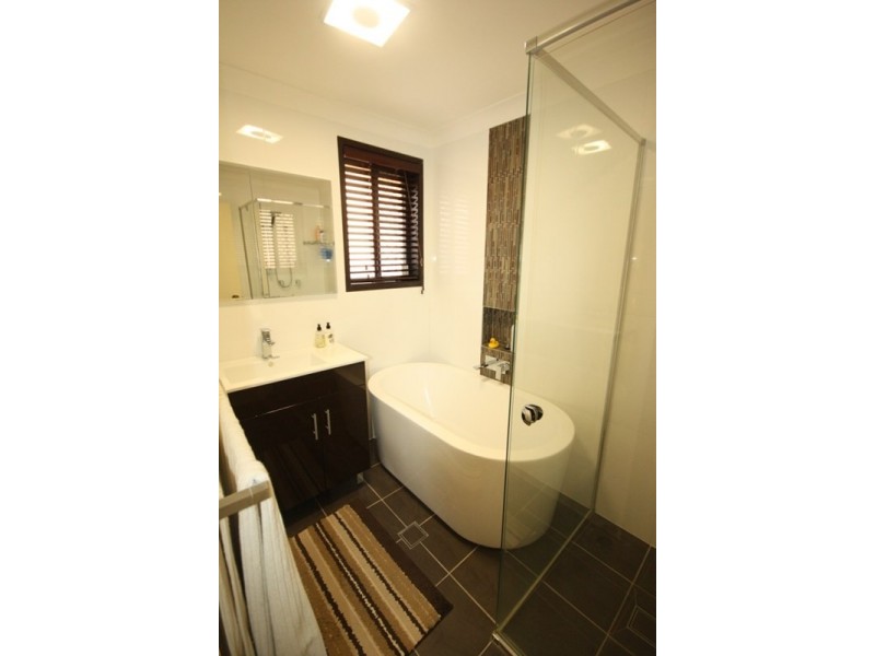 2/4 Mary Street, Macquarie Fields NSW 2564
