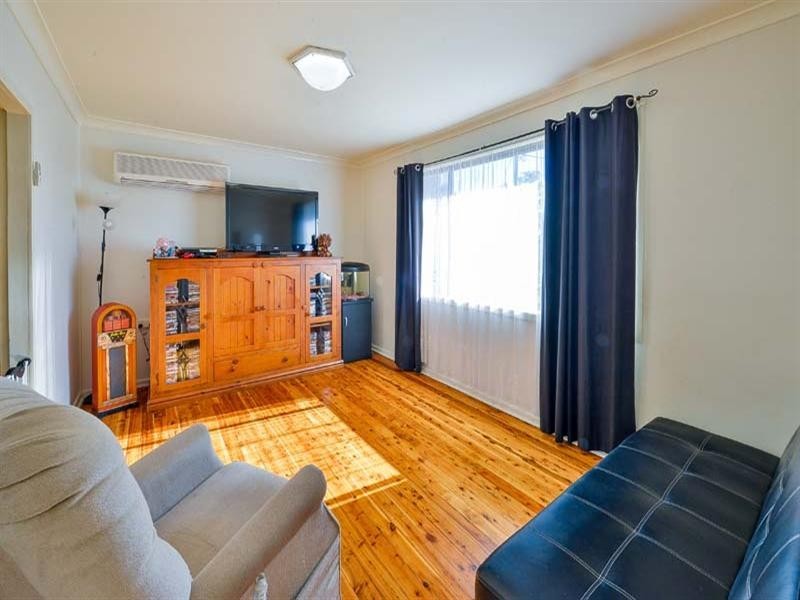 6 Seddon Place, Campbelltown NSW 2560